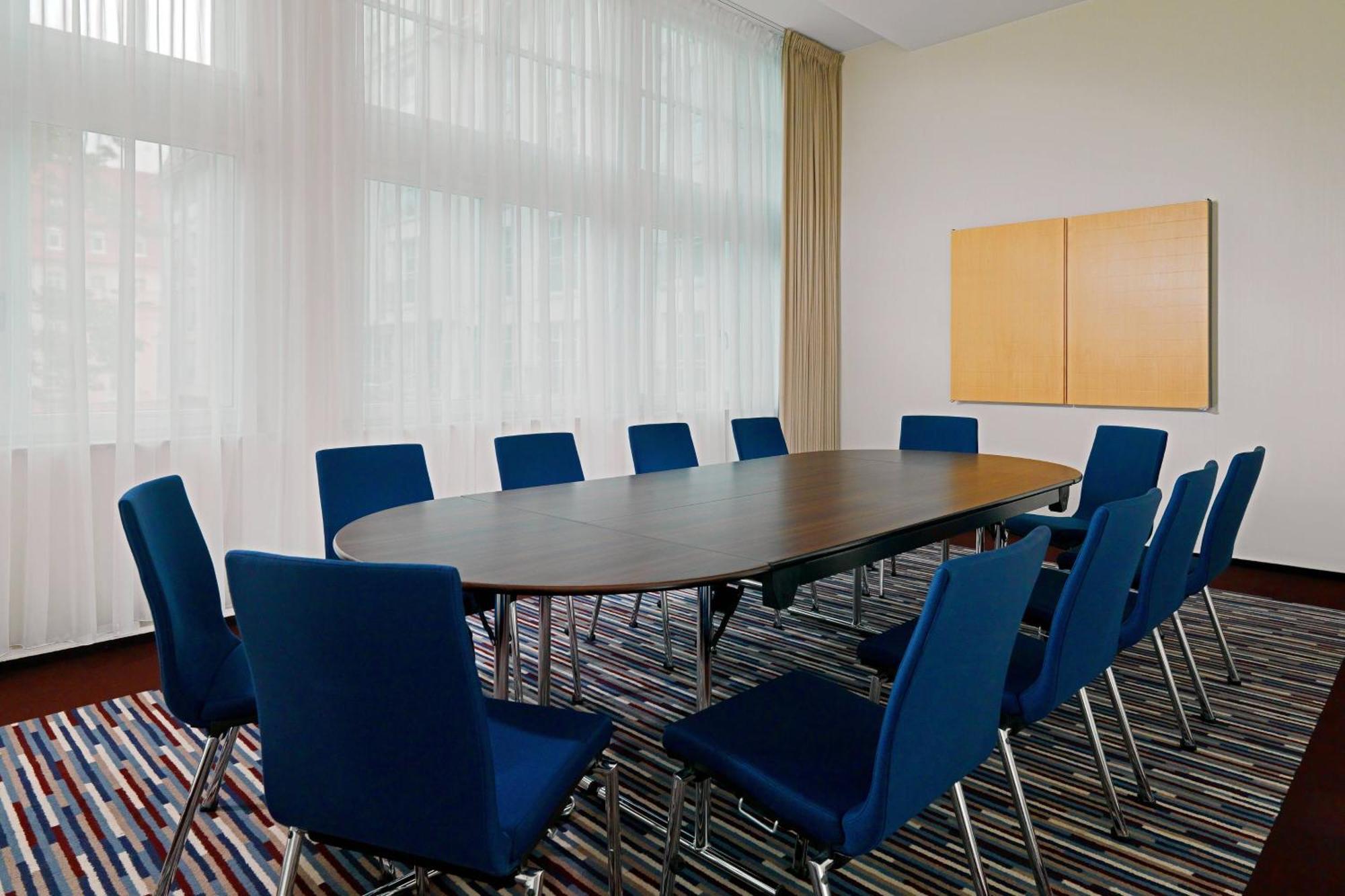 فندق شيراتون سوبوت المظهر الخارجي الصورة A typical boardroom
