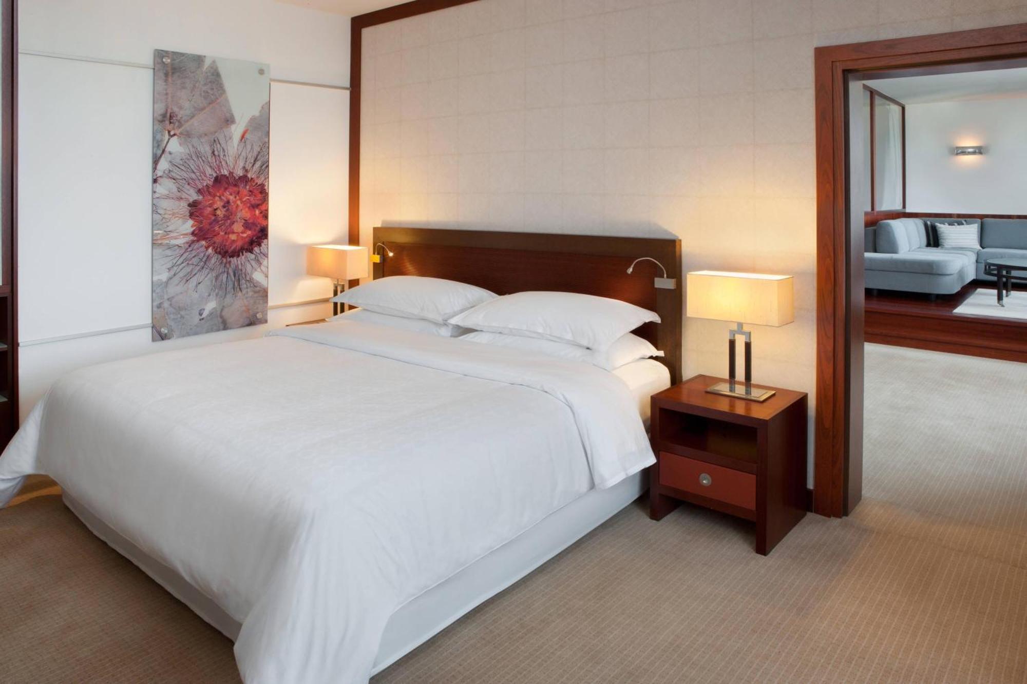 فندق شيراتون سوبوت المظهر الخارجي الصورة A bedroom at the hotel